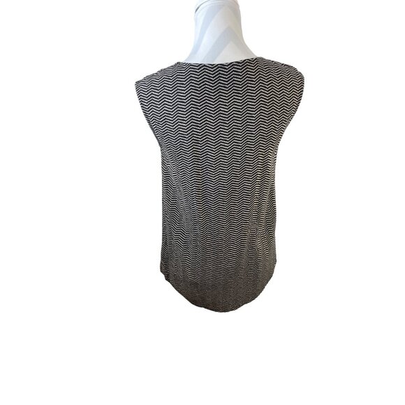 THML Sleeveless Blouse  Keyhole V Neck Size XS  Chevron - Picture 4 of 8